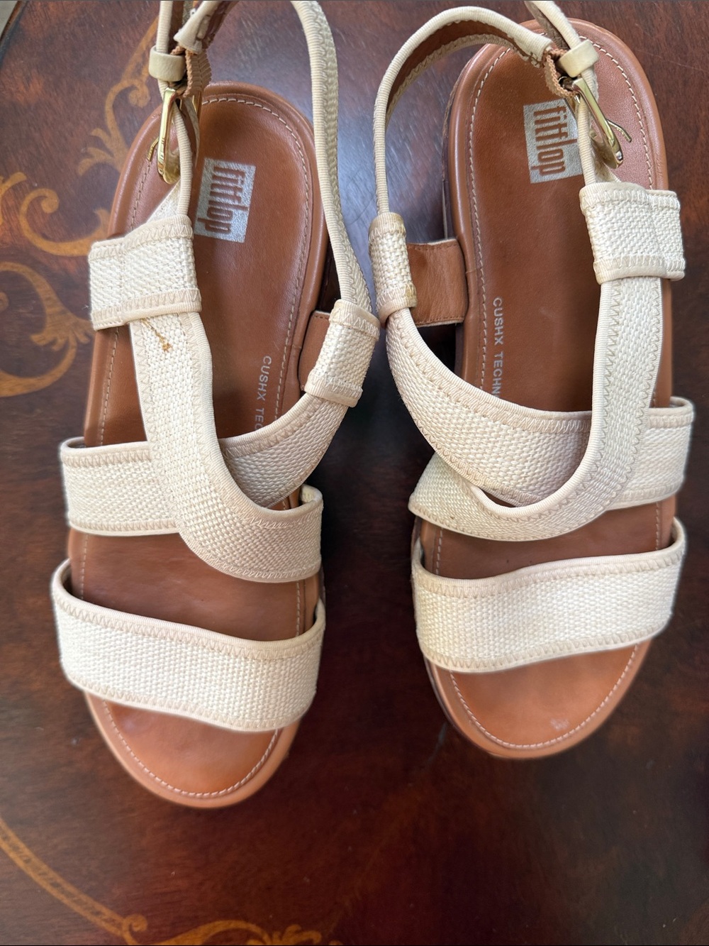 Fitflop Women's Cream Elastic Strap Sandals